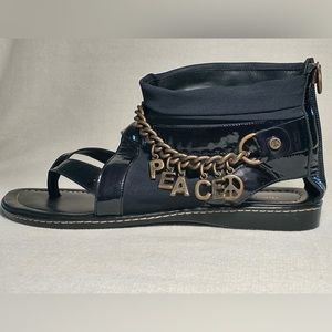 Donald Pliner size 9.5 cute black Sandals!